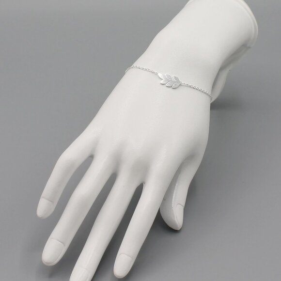 Jewelry bracelet leaf nature small dainty simple modern silver tone new - Picture 3 of 7